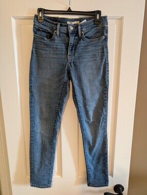 Levi's Women's Skinny Jeans - Medium Blue Wash